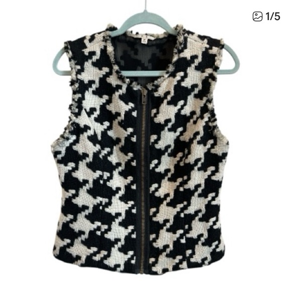CAbi Jackets & Blazers - Cabi Houndstooth Textured Zip Vest Black White Sleeveless Tweed Style 54077 M